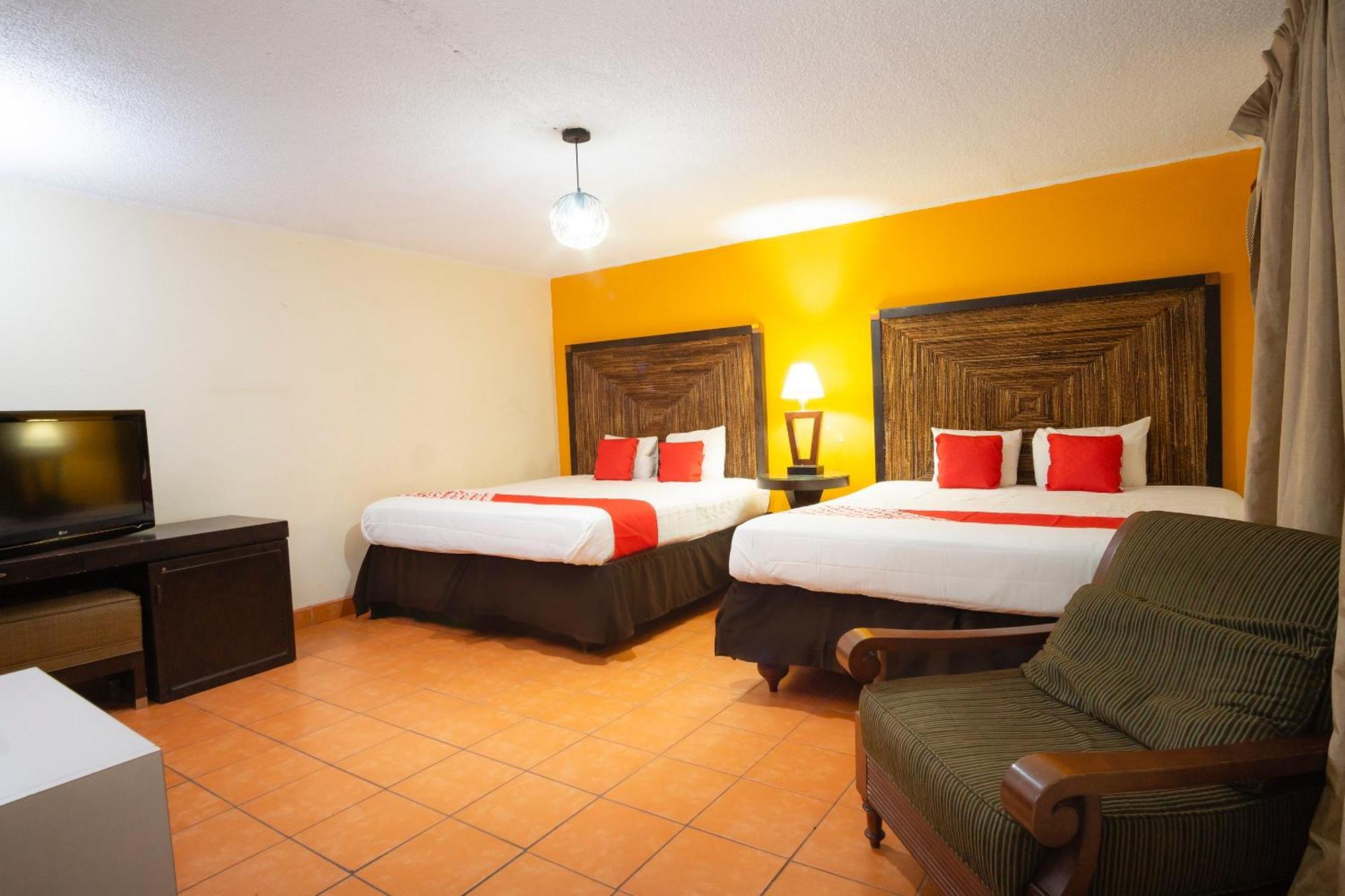 Oyo Hotel Hacienda Don Luis, Rosarito Exterior foto A typical hotel room at the hotel